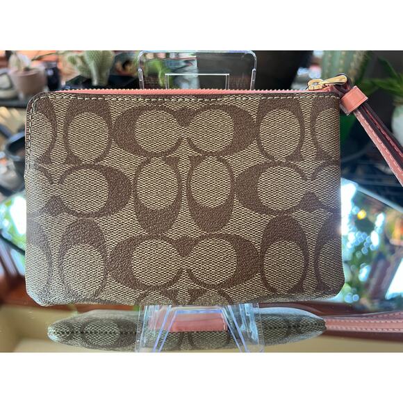 COACH Wristlet $88 MSRP - Picture 4 of 6